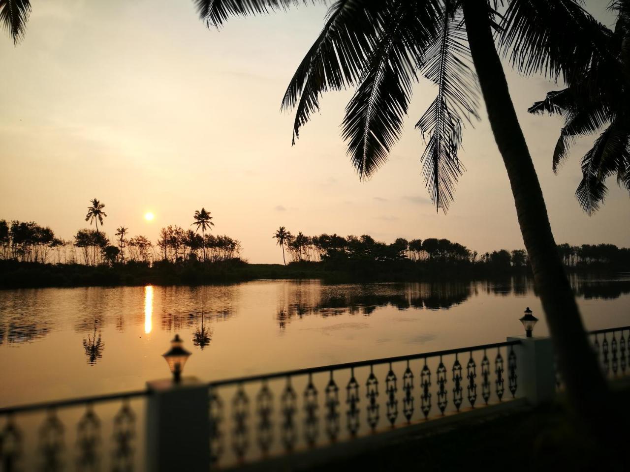 Voye Homes Majestic Retreat Resort Varkala Paravur ภายนอก รูปภาพ